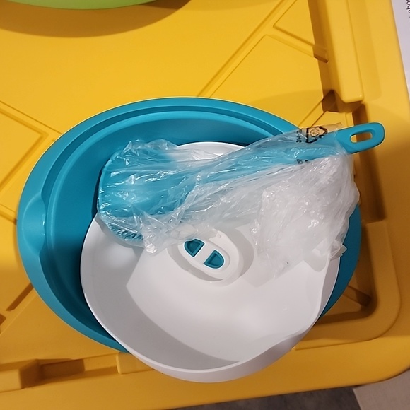 Tupperware serving essentials - Picture 2 of 3